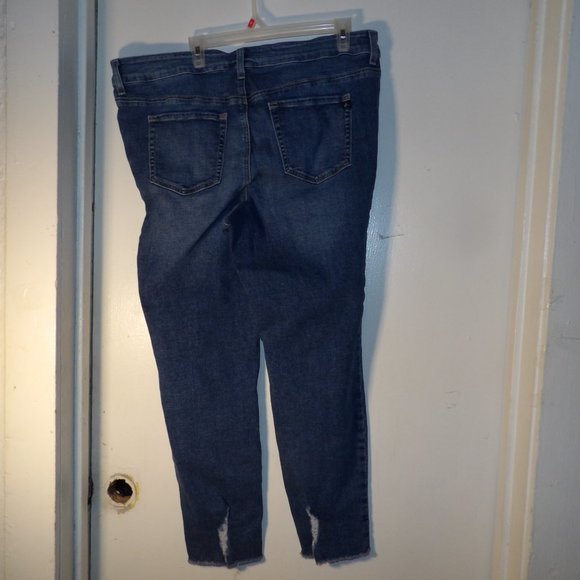 M Jeans By Maurices Mid Fit Destructed Hems Skinny Jeans Sz 16W Reg - Picture 6 of 6